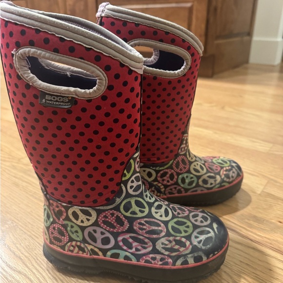 Bogs Kids' Red and Black Peace Rain/Winter Boots - Picture 3 of 6